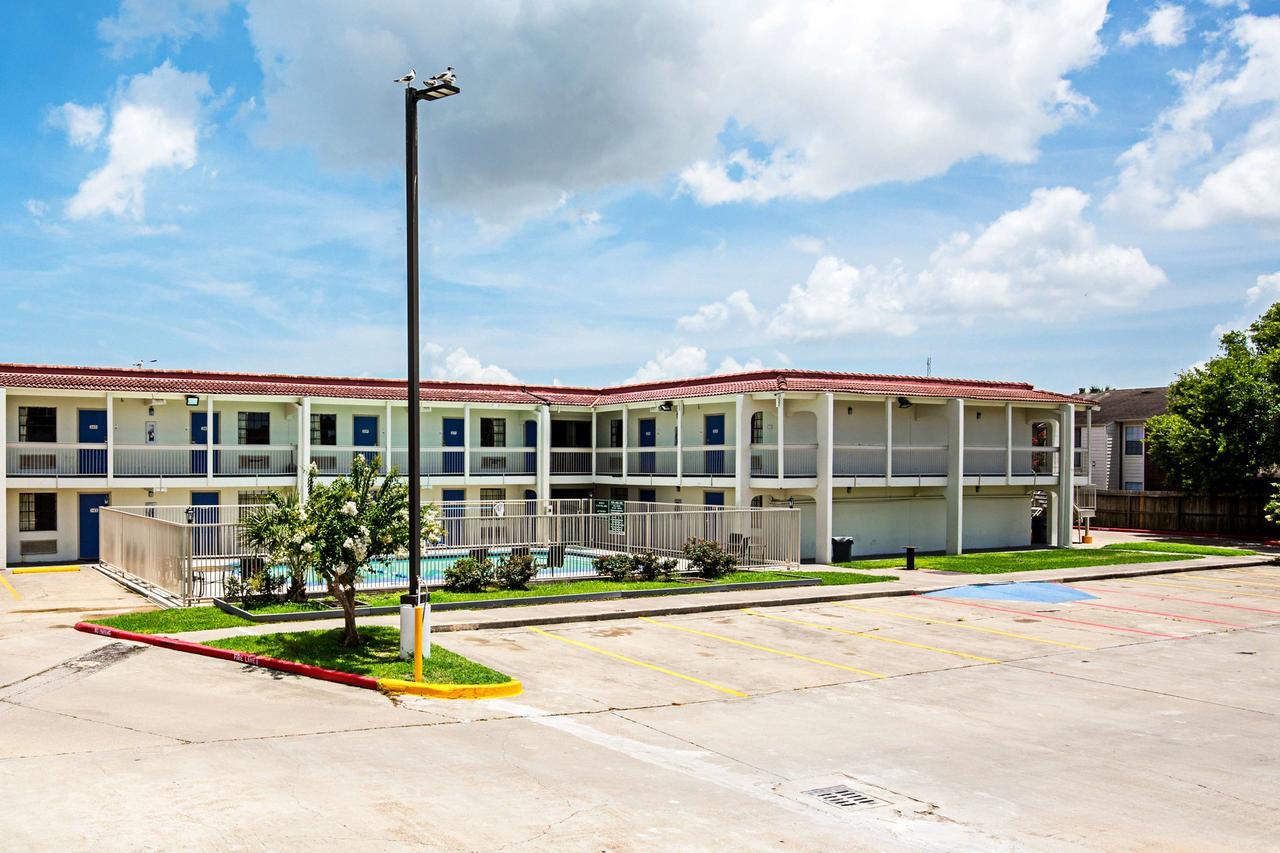 Motel 6 Texas City Exterior photo